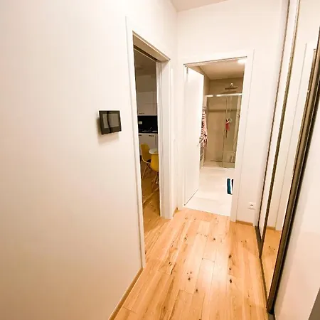 Διαμέρισμα Lovely Apartment, Free Parking 1,55 Hight