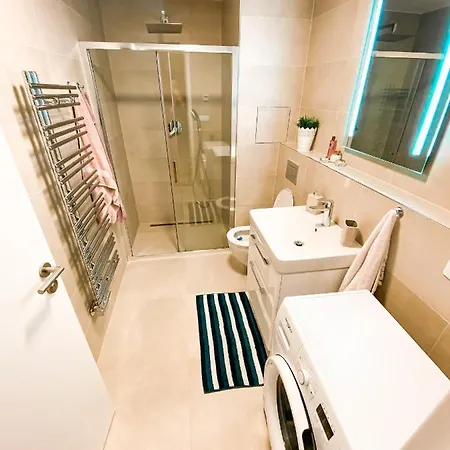 Apartment Lovely Apartment, Free Parking 1,55 Hight *