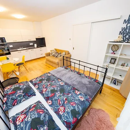 Apartment Lovely Apartment, Free Parking 1,55 Hight