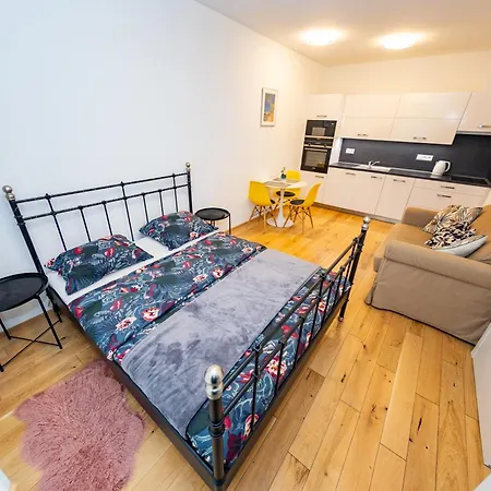Daire Lovely Apartment, Free Parking 1,55 Hight Prag