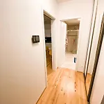 Lägenhet Lovely Apartment, Free Parking 1,55 Hight